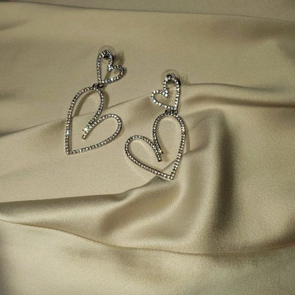 Brand new double heart earing - Picture 1 of 3